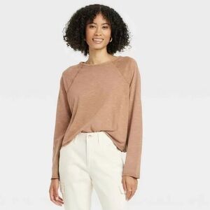 021 NWT Universal Thread Top